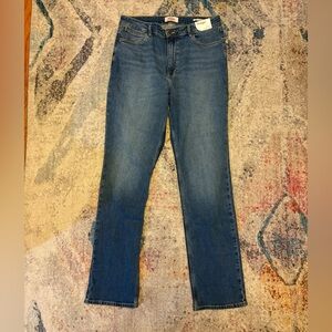 Wrangler’s Women’s High Rise True Straight Size 14